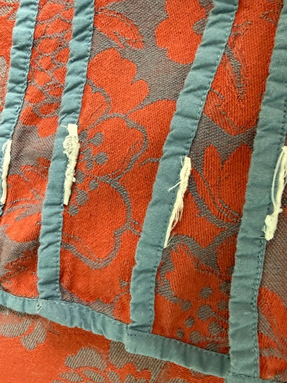 Anthropologie Magnolia Jacquard Tablecloth and Dahlia Napkin Set (8)